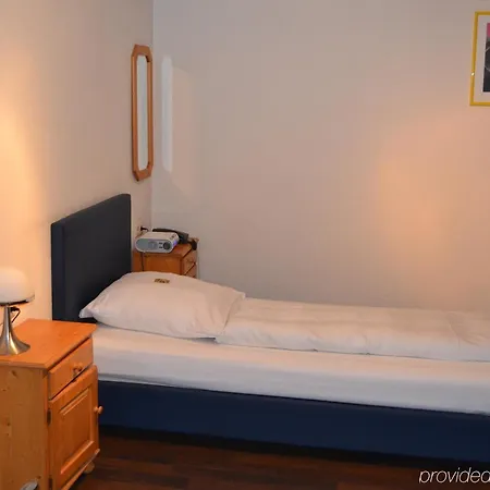 Domino 4* שטוטגרט