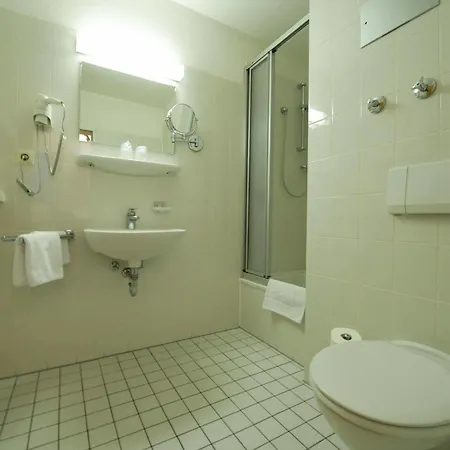 Domino 4* شتوتغارت